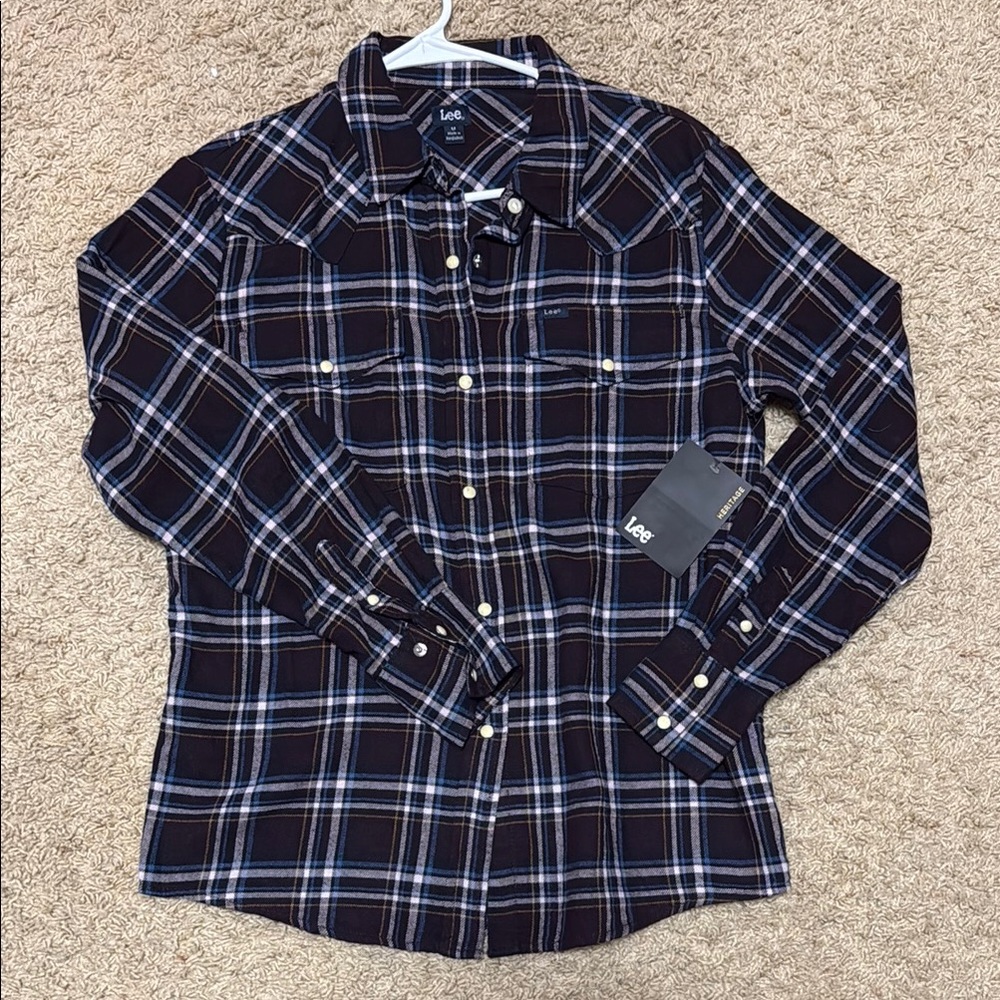 NWT Lee Pearl Snap Button Down Long-sleeve - Medium